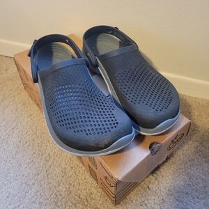 Lite Ride Crocs, Unisex, Women 8/Men 6, Black/Slate Grey